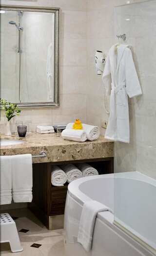 Курортные отели Superior Golf and SPA Resort Харьков Классический двухместный номер с 1 кроватью - Вид на гольф-поле-3